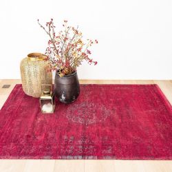 https://m.therugshopuk.co.uk/media/catalog/product/cache/e1b372087684761d6d051e517dfe5b51/f/a/fading-world-scarlet-8260-tapestry-rug-11.jpg